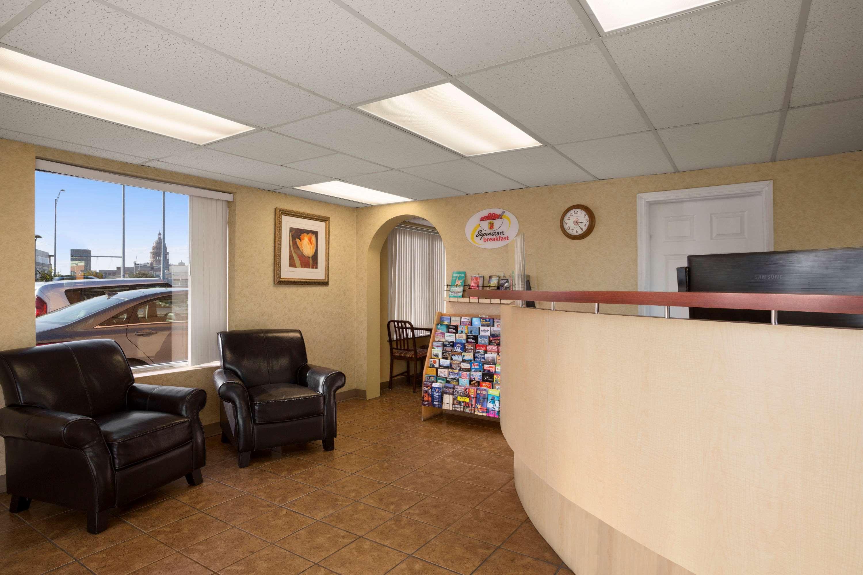 Super 8 By Wyndham Austin Downtown/Capitol Area Motel Exterior photo